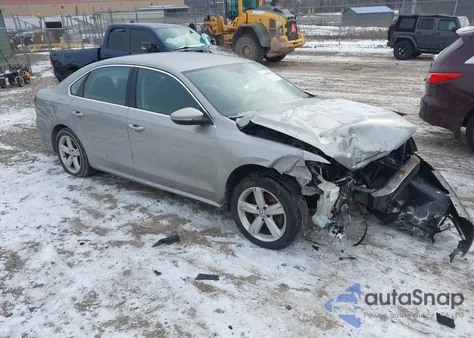 2012 Volkswagen Passat 2.5L Se z USA, uszkodzony, nr VIN 1VWBH7A37CC093862